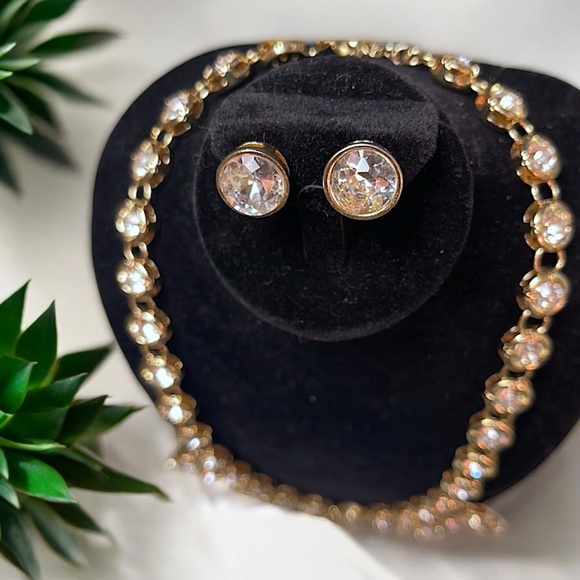 ✨ Crystal Encased Necklace & Stud Earring Set ✨ - Picture 8 of 16